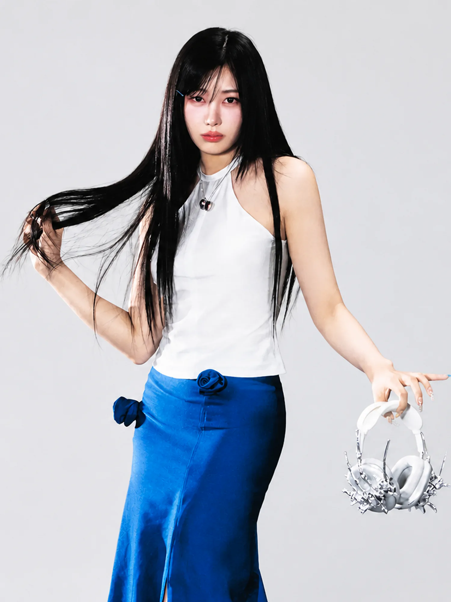 Campaign portrait: a chrome Eri Verse piece carried by hand
